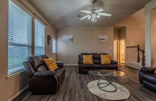 New Beautiful 4/BR Vacation Home - Photo 27