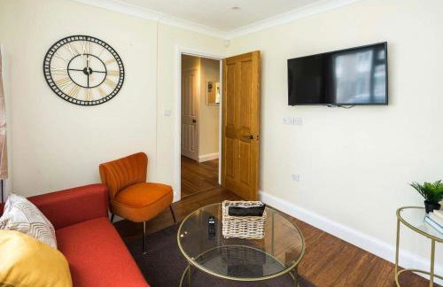 Where Style & Convenience Combine- Photo ID Required - Foto 12