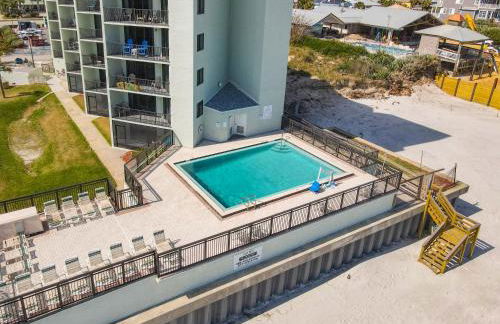 Beachfront with a pool at Ocean Trillium Condo ~ 101 - Foto 16