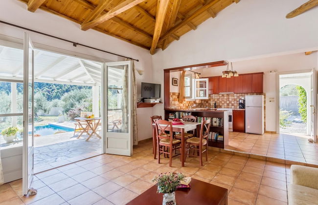 Villa Tassoula Large Private Pool Walk to Beach Wifi - 2830 - Foto 17