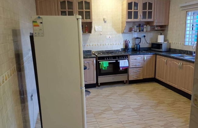 1 Bed Apartment Sleeps 2 - Parking, Garden, Wifi - Photo 4