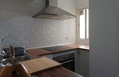 COOL! 5' to metro. 15' to Center/beach by metro. - Photo 24