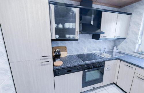 ALFA Stuttgart 3 Zimmer 6 Betten Apartment Zuffenhausen Porsche Bosch BZ WLAN EBK WM - Foto 5