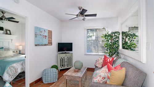 Cute Old Town Cottage near Downtown Beaches - Foto 2