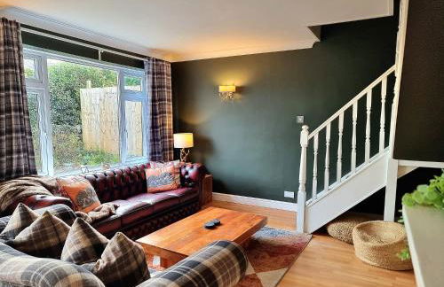 Spacious 4 Bed Holiday Home with Hot Tub & Parking near Matlock Peak District - Foto 14