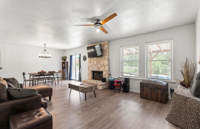 Oasis w Huge Pool & BBQ Patio - Photo 19