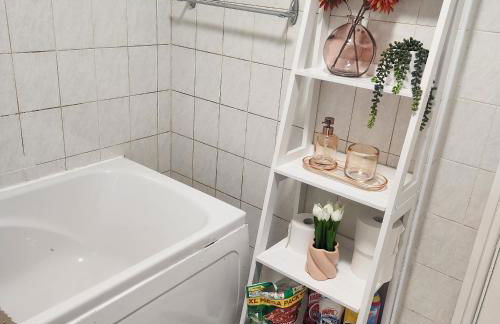 Tettenhall Road Retreat - Modern Apartment - Photo 13