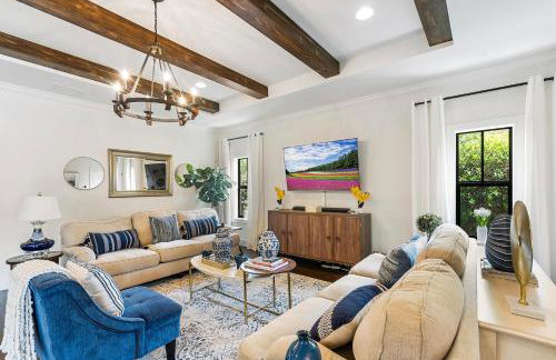 Elegant 4BR Home Guest House Private Yard - Foto 19