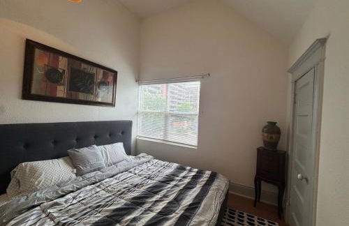 Downtown, 5-bed, 3-bath, 3-level - Foto 19