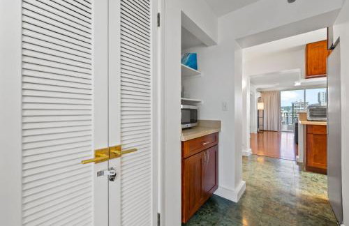 Honu Hale Penthouse 2 BDR Ocean View Waikiki - Photo 30