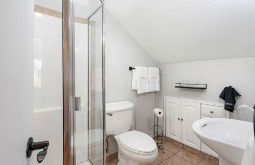 The Auric Door Inn on N Mississippi - Photo 23