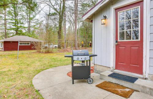 Cozy Wellston Cabin - Walk to Crystal Lake! - Foto 22