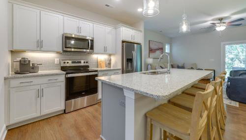 Townhome with Pool! 7 Mi to Ocean Isle Beach - Foto 5