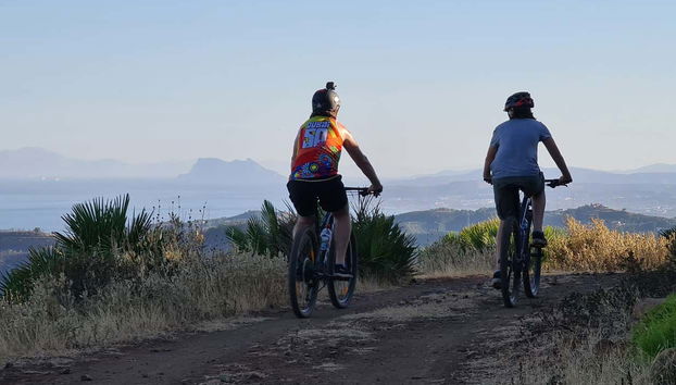 Ammirando i panorami della Sierra Bermeja