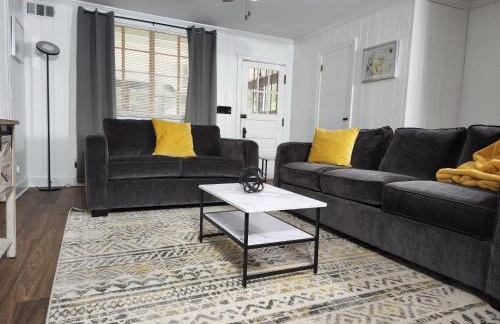 Spacious Centrally Located 3 Bed 2 Bath - Sleeps 8 - Foto 28