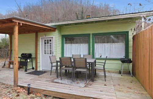 Cozy Matewan Trail Stay home - Photo 29