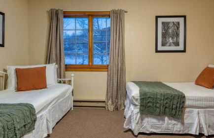 Scenic Catskills Retreat • Pool Hot Tub Game Room Lake Views Mountainview Estate by AvantStay - Foto 34