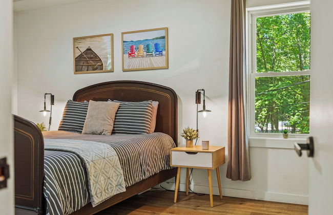 Lake Daze by Avantstay Lakefront w/ Modern Interior, Enclosed Porch & Hot Tub - Foto 26