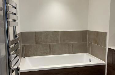 The Melodies with Free Parking , Harlow - Foto 32