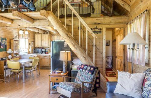 Romantic Cabin Rental with a Delightful Porch near Ennis, Montana - Foto 6