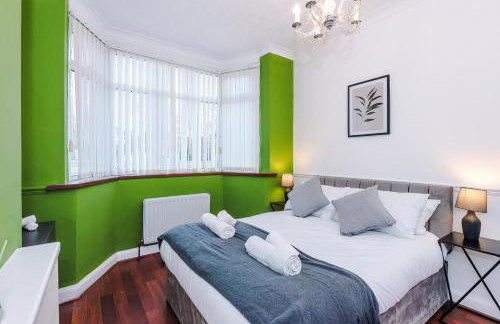 The Lyme Lounge - Contemporary & Stylish 3BR Home - Sleeps 7 with Parking & Wi-Fi - Perfect For Business or Work Stays - By Parydise Properties - Foto 15