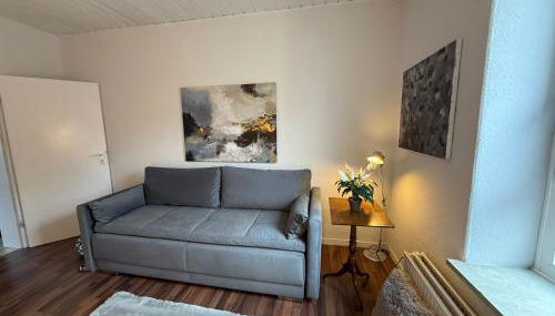 1 Zi Whg an der Universität zu Kiel-City, Alsenstrasse 17, perfekt als Schadenwohnung, eigener Parkplatz, 45 qm, große Wohnküche, , Wlan incl, perfekt möbliert, je 3 Min zur Universitätsklinik zu Kiel, Ostsee, Seebäder, - Foto 2