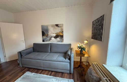 1 Zi Whg an der Universität zu Kiel-City, Alsenstrasse 17, perfekt als Schadenwohnung, eigener Parkplatz, 45 qm, große Wohnküche, , Wlan incl, perfekt möbliert, je 3 Min zur Universitätsklinik zu Kiel, Ostsee, Seebäder, - Foto 2