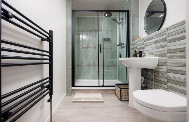 Luxury First Floor 2 bed Apartment - Foto 6