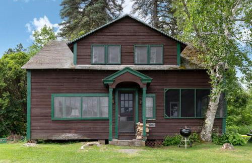 Tranquil Cabin on a Lake with Private Porch near Lebanon, New Hampshire - Foto 2