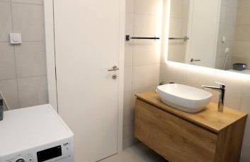 New luxury air-conditioned apartment, with jacuzzi, free parking and gardens - Foto 20
