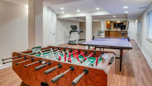 Yard, Home Gym, and Game Room Spacious Aurora Home - Foto 2