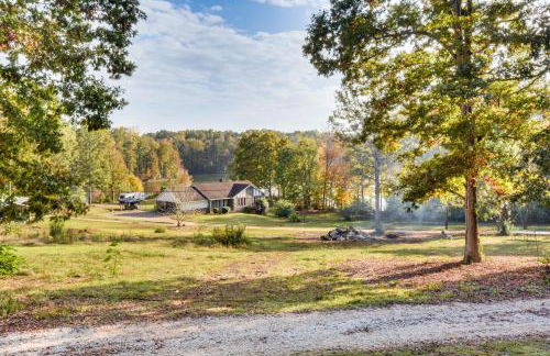 Lake-View Home in Statham with On-Site Fishing - Foto 25