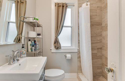 Family Apartment with Deck and Yard Near Northwestern - Foto 25