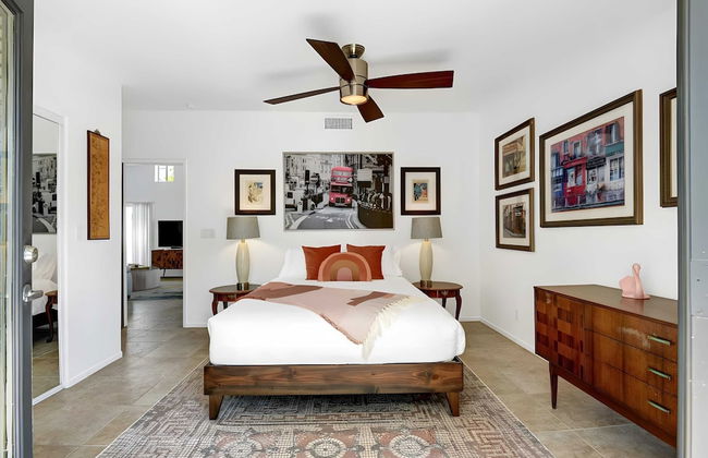 Modern Oasis w/ Pool, Patio Lounge, & Mountain Views Palo Verde by Avantstay - Foto 18