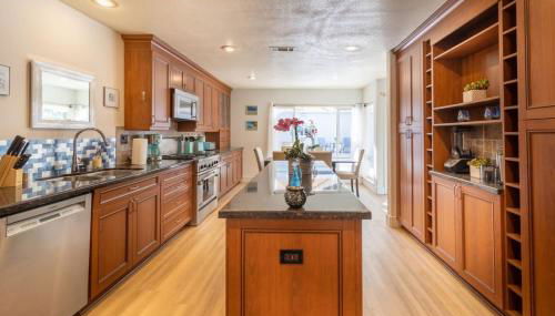 Stunning 4 Bedroom 1 Level- Pool, Spa, Grass Yard, Fire Pit, Garage, BBQ - Foto 3