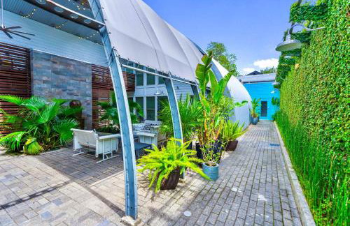 The Moon Quonset Hut Vacation Rental Heated & Chilled Pool - Photo 7