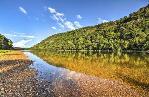 Cozy Waterfront Cottage with Deck on White River! - Foto 25