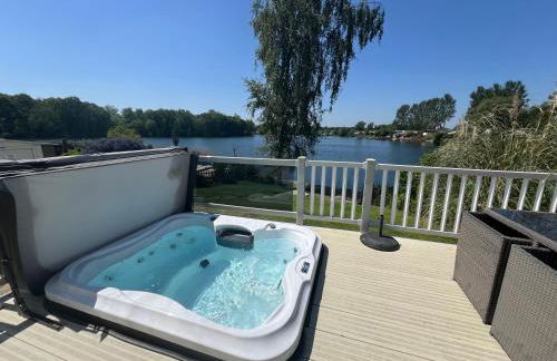 Tattershall Lakes Sunset View Caravan Lakeside, Hot Tub, Garden, Private Fishing Peg & WiFi - Foto 20