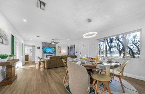 Stunning Gem Home w Heated Salt Pool & Game Room - Foto 31