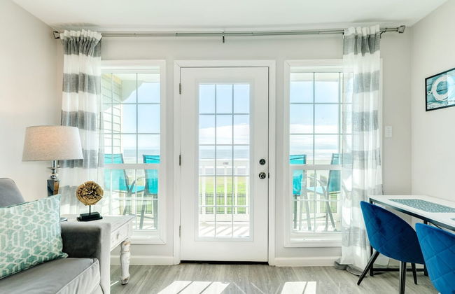 Seaside and Breezy Condo at the Victorian - Foto 48