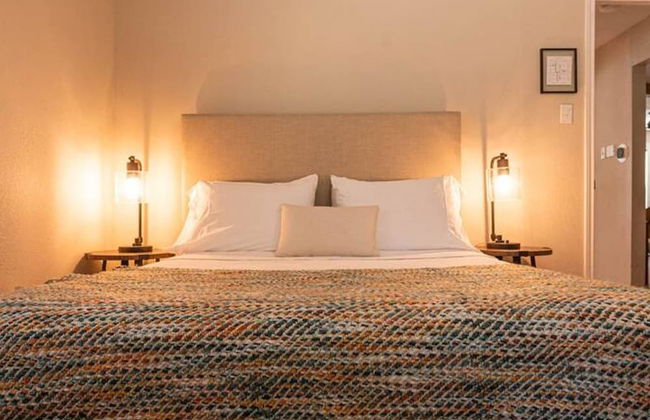 Escape to a Restored 1920s East Waco Bungalow - Foto 8