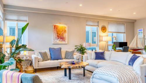 Walk to Empower Field Townhome with Hot Tub! - Foto 5