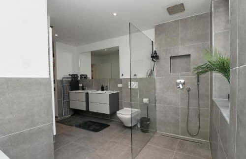 LIGHTPLACE • Große Unterkunft • 3 Schlafzimmer • Boxspring • Smart TV • Biergarten • Restaurant - Foto 49