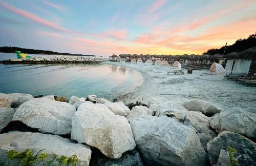 New exclusive apartment Green Horizon with garden, hot tub and private pool near the sea - Foto 36