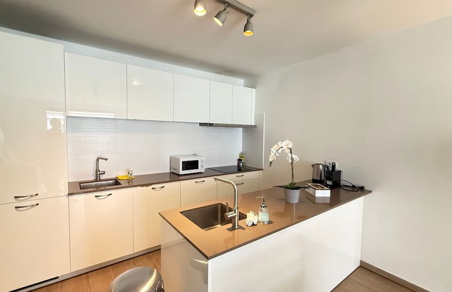 Spacious 3BR 2/5 BA Near Diamond District by Oneluxstay - Foto 5