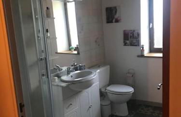 maison en pierre atypique sur jardin paysagé - Photo 13