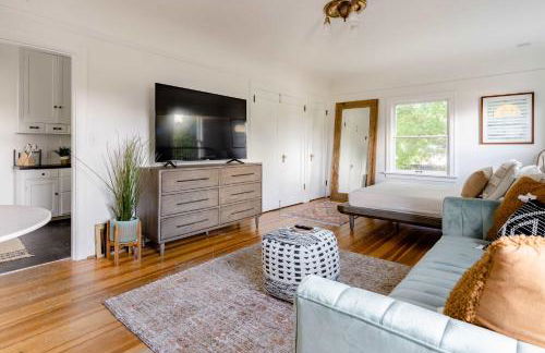 Stay Portland - BoHo Oasis in Ladd's Addition with 2 Beds - Photo 16