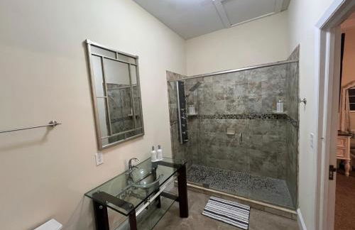 Beautiful River front home with private pool - Foto 18