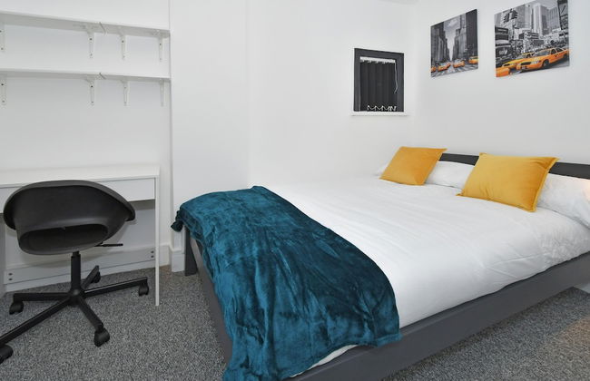 Townhouse @ 202 Walthall Street Crewe - Photo 6