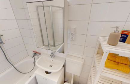 Hier ist Platz für vier, nur 200m bis zur Haltestelle der Linie 5, WLAN - Foto 7